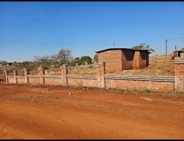 2 BEDROOM HOUSE FOR SALE IN MAKHUVHA